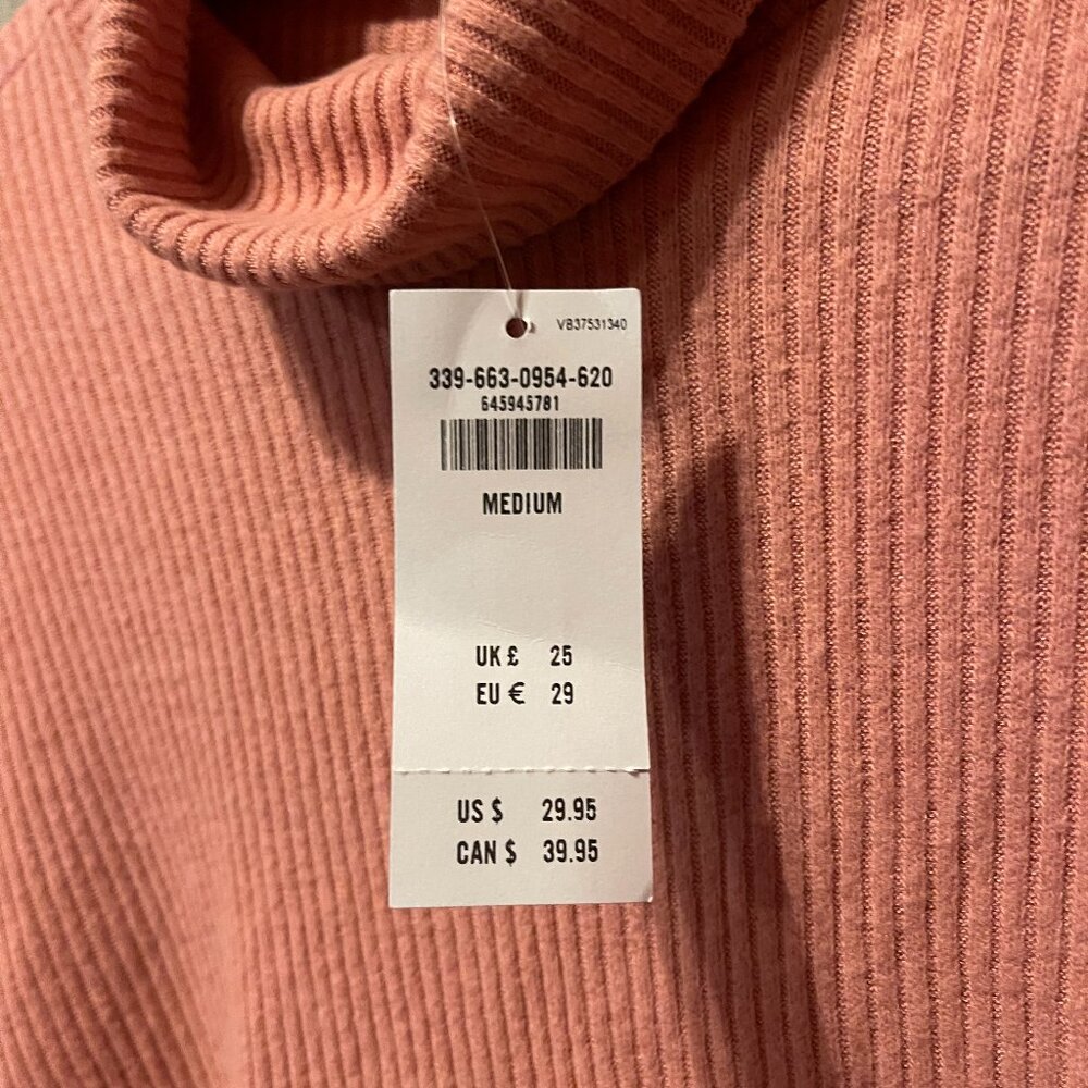 NWT Womens Cropped Hollister Sweater - Picture 4 of 6